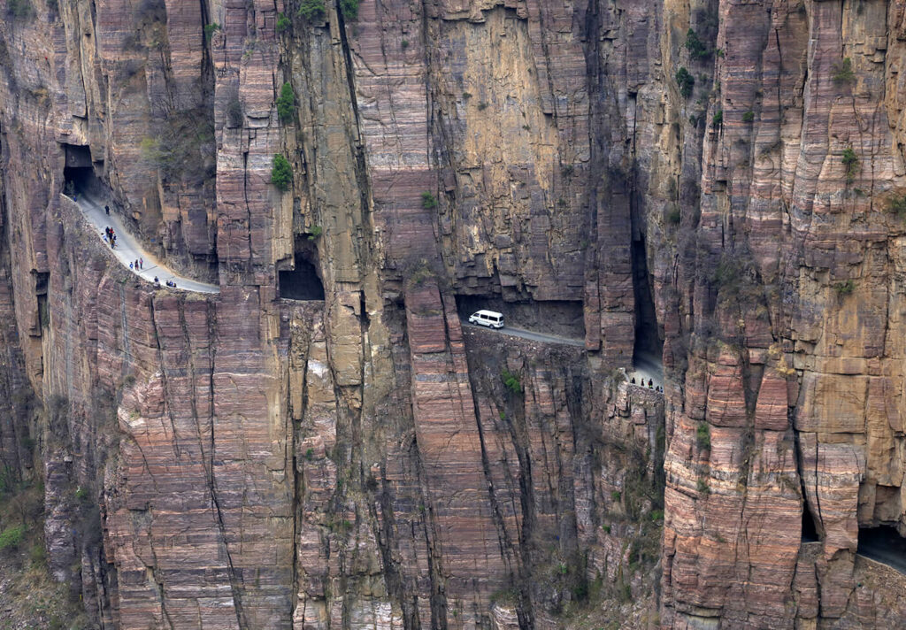 Top 10 Dangerous And Deadly Roads in the World
